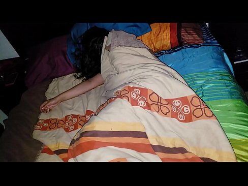 ❤️ Nevlastný syn nadáva svojej mladej nevlastnej matke, zatiaľ čo ona spí. Porno fb na nás sk.sex78.ru ﹏